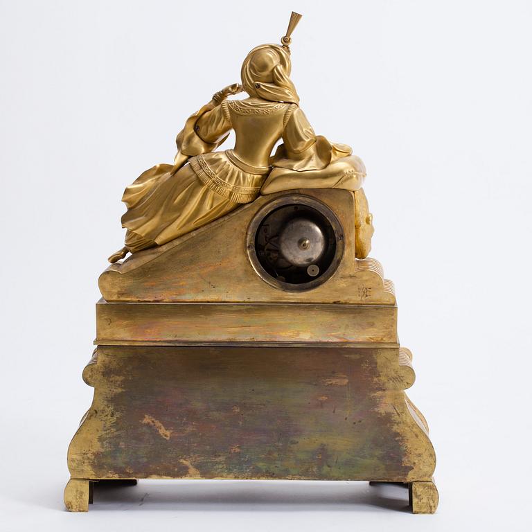 BORDSPENDYL, förgylld brons, L. Hennert, Frankrike, ca 1830.