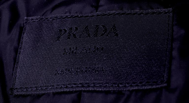 PRADA, kappa samt tillhörande väska.