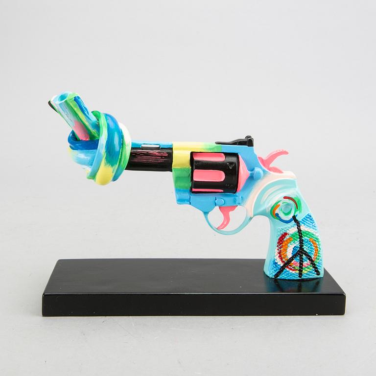 Carl Fredrik Reuterswärd,  Non-Violence Project Foundation skulptur 2012.