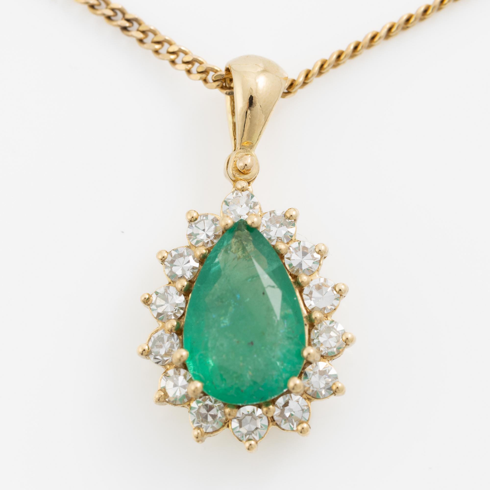Gold necklace with a drop-shaped emerald and octagon-cut diamonds.