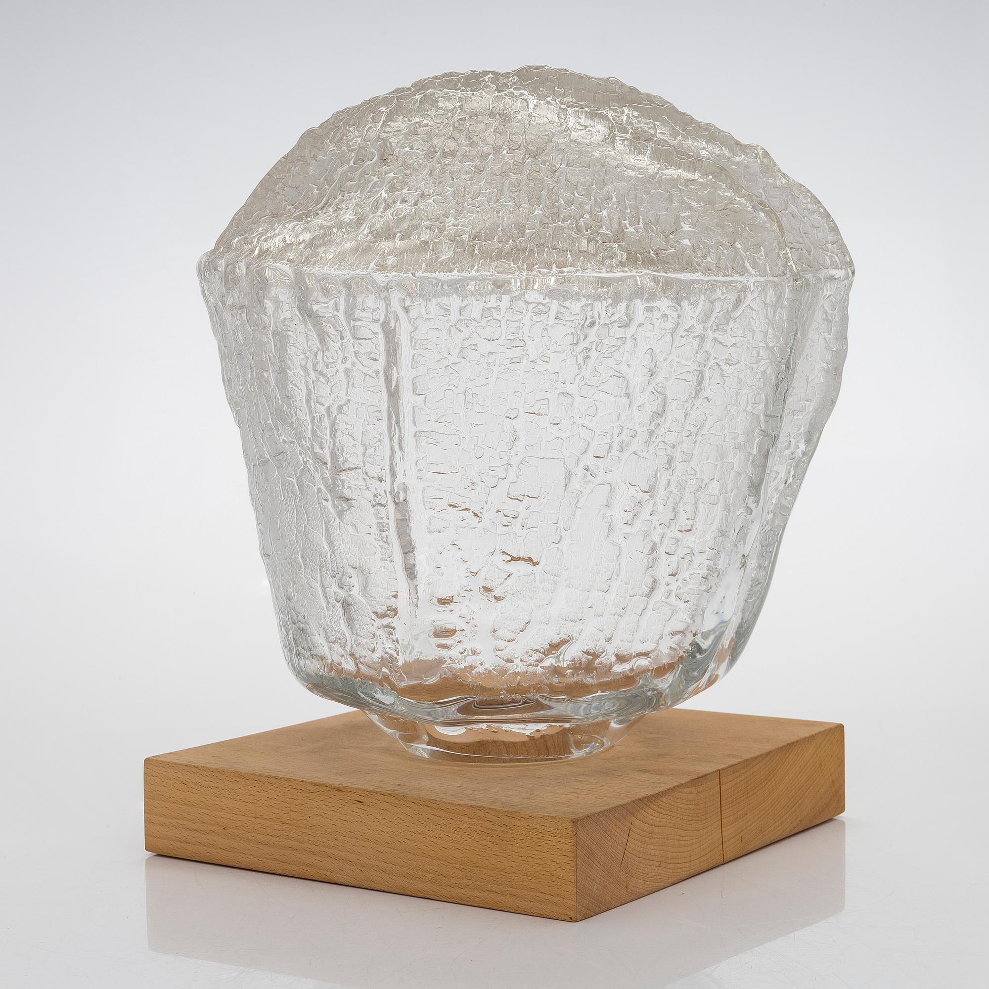 Timo Sarpaneva, konstglas, ur serien Finlandia, Iittala. Signerad Timo Sarpaneva Iittala -66.