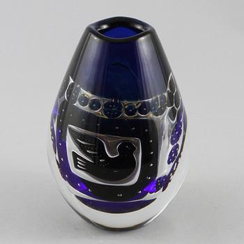 EDVIN ÖHRSTRÖM, vas, glas, ariel, "Flickan och duvan", Orrefors, signerad och daterad -89.