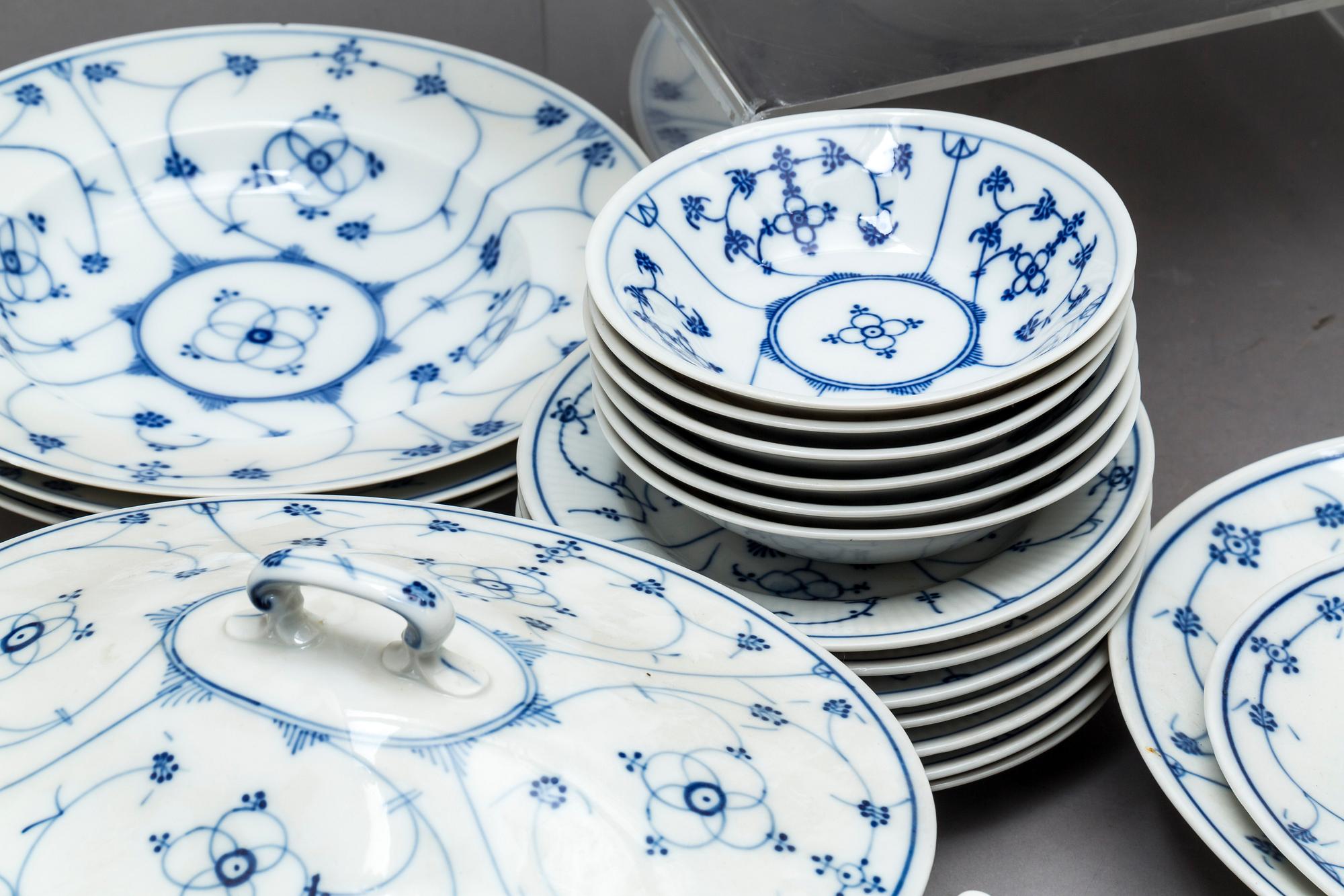 SERVISDELAR, porslin, 56 delar, bland annat "Copenhagen Pattern", Weimar, Germany.