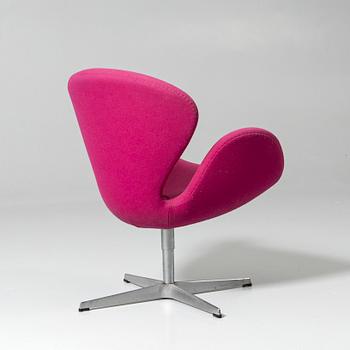 Arne Jacobsen, Armchair "Swan", Fritz Hansen, 2004.