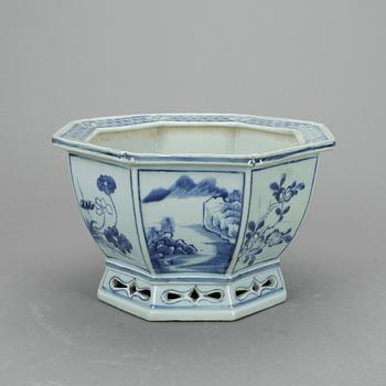 YTTERFODER, porslin, Kina, 1900-tal.