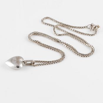 HÄNGE, 18K vitguld, Hedbergs Guld & Silver, Dalsjöfors, 1976. Vikt 4,4 gram.