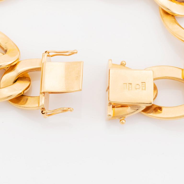 An 18K gold Jan Hellströmer bracelet.