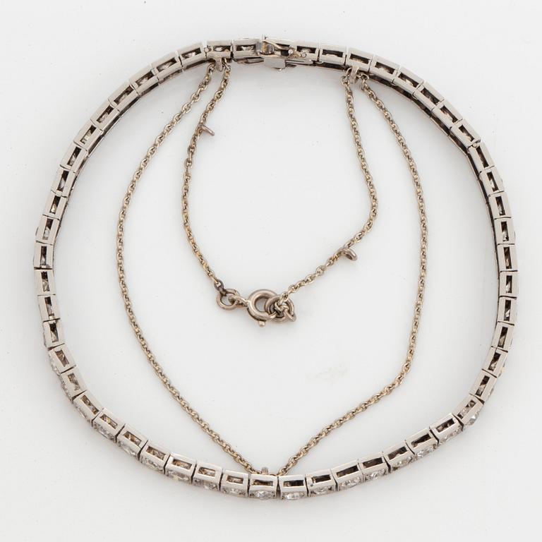 Armband platina med gammalslipade diamanter total vikt ca 2.50 ct.