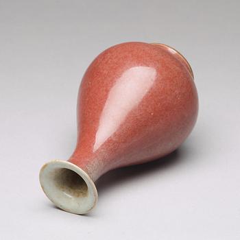 A peachbloom vase, Qing dynasty, 19th Century.