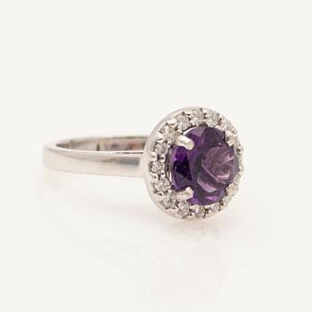 Ring, 18K white gold with amethyst and diamonds.