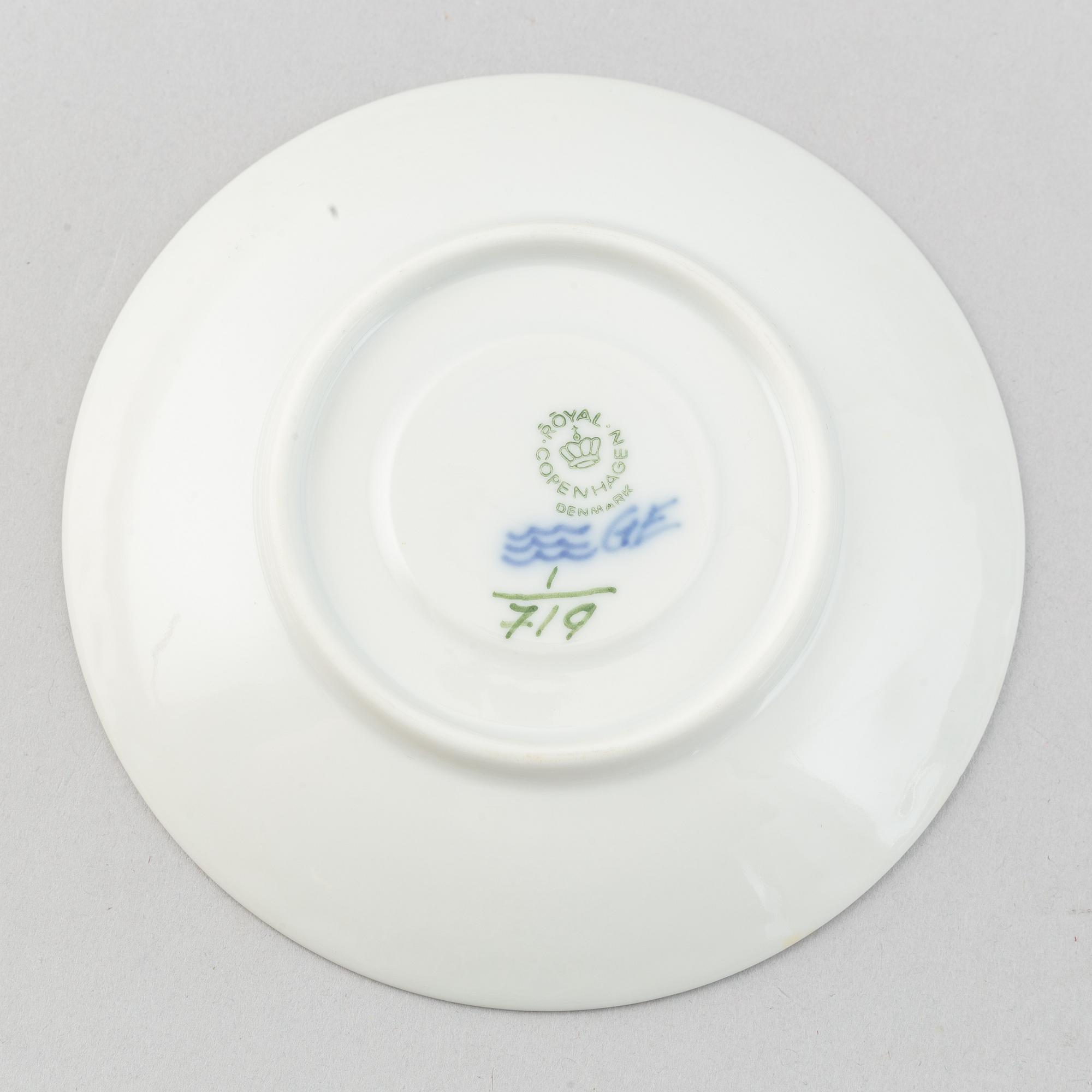 A 19 pcs coffee service 'Musselmalet' from Royal Copenhagen.