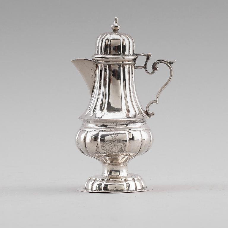 KANNA, silver, möjligen Tyskland, 1800-tal. Vikt ca 143 gram.