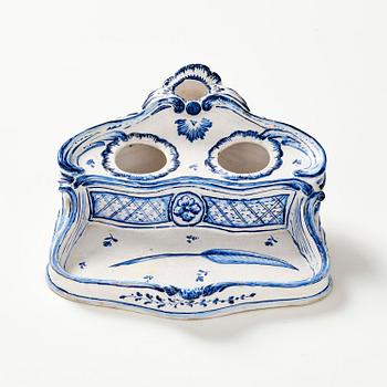 Skrivställ, fajans, Rörstrand (omärkt), Rokoko, 1700-tal.