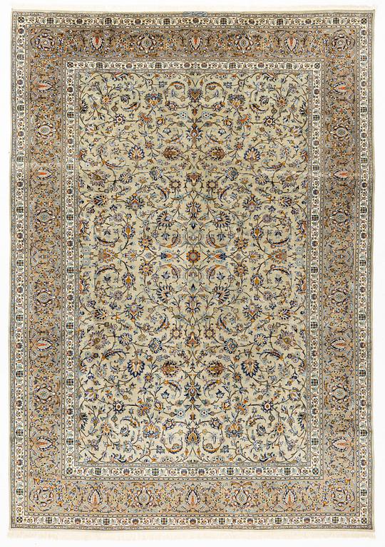 A Kashan carpet, ca 395 x 277 cm.