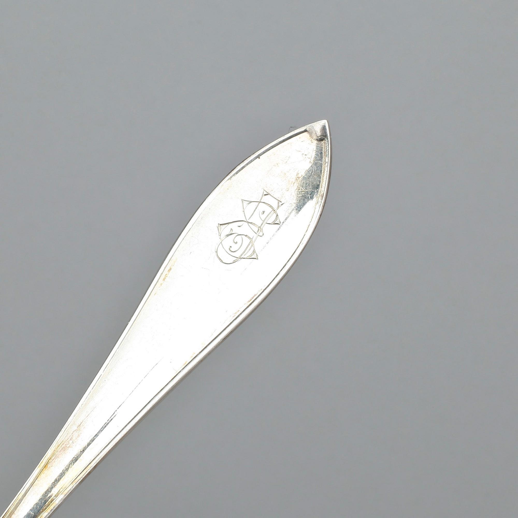 BORDSSKEDAR, 12 st, silver, C. G. Hallberg, Stockholm 1930. Total vikt ca 468 gram.