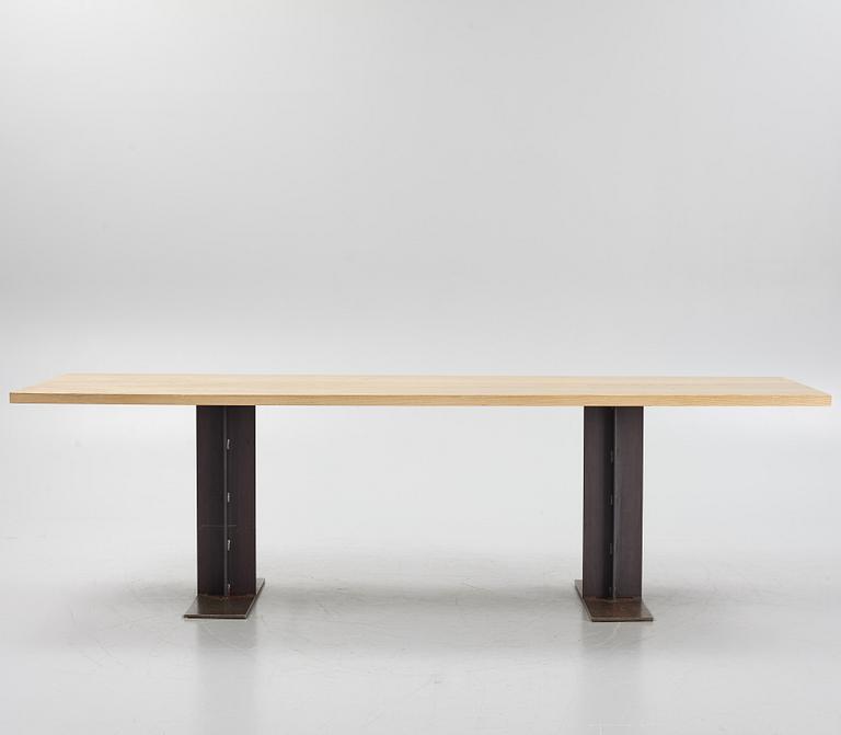 Matbord, tillverkat på Sävar snickeri.