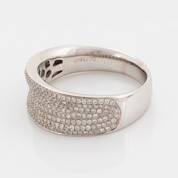 Brilliant-cut diamond ring.