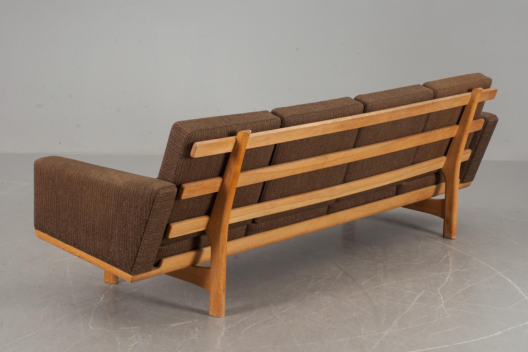 SOFFA, "GE 236", Hans J Wegner, Getama.