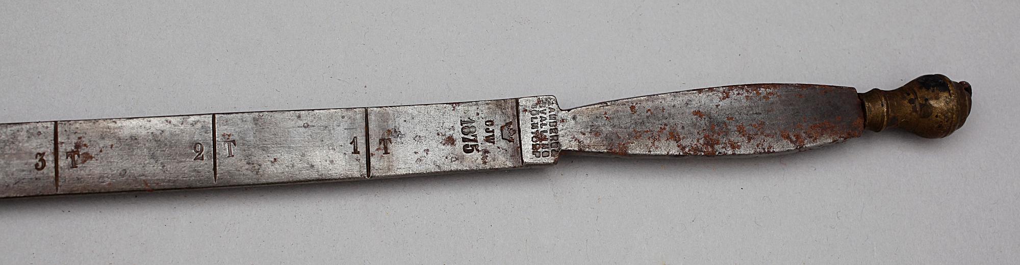 PARTI BRUKSFÖREMÅL, 4 st, trä, järn, 1800-tal.
