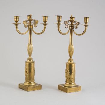 KANDELABRAR, ett par, mässing, Karl Johan, 1800-talets början.