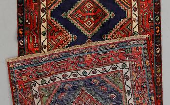 MATTA, Hamadan, ca 303 x 85 cm.