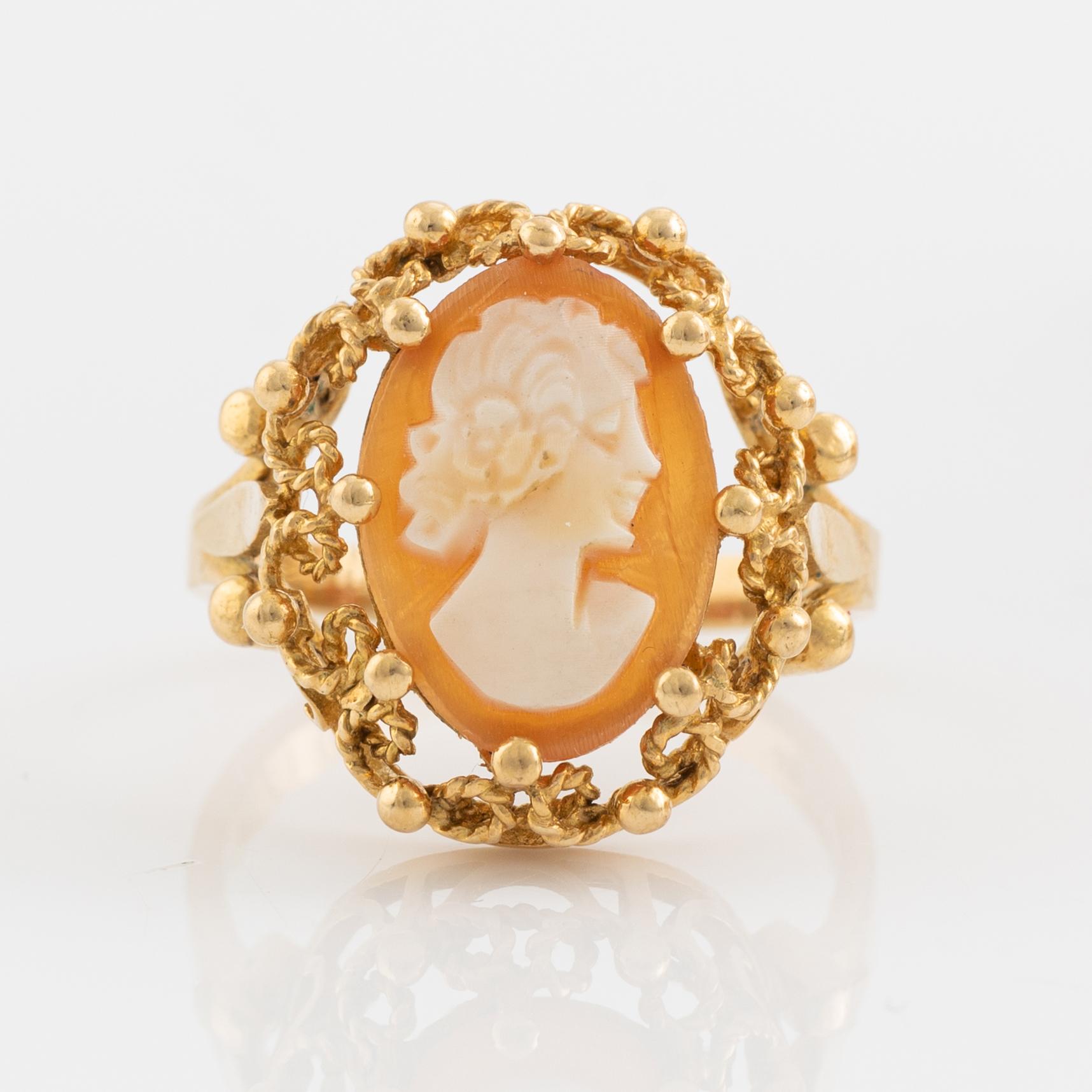 Shell cameo necklace, bracelet and ring.
