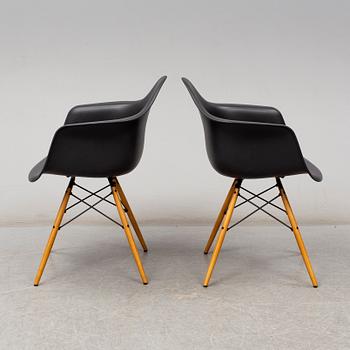 CHARLES & RAY EAMES, karmstolar, 1 par, "DAW", Vitra, 2017.