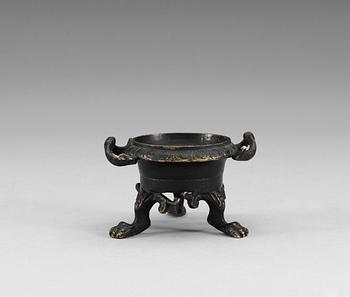 947. A bronze salt cellar.