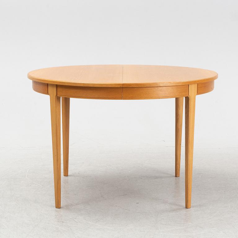 Carl Malmsten, a 'Herrgården' oak dining table from Bodafors, later part of the 20th Century.
