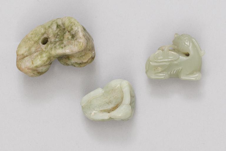 A set of three jade figures, Qing dynasty (1644-1912).