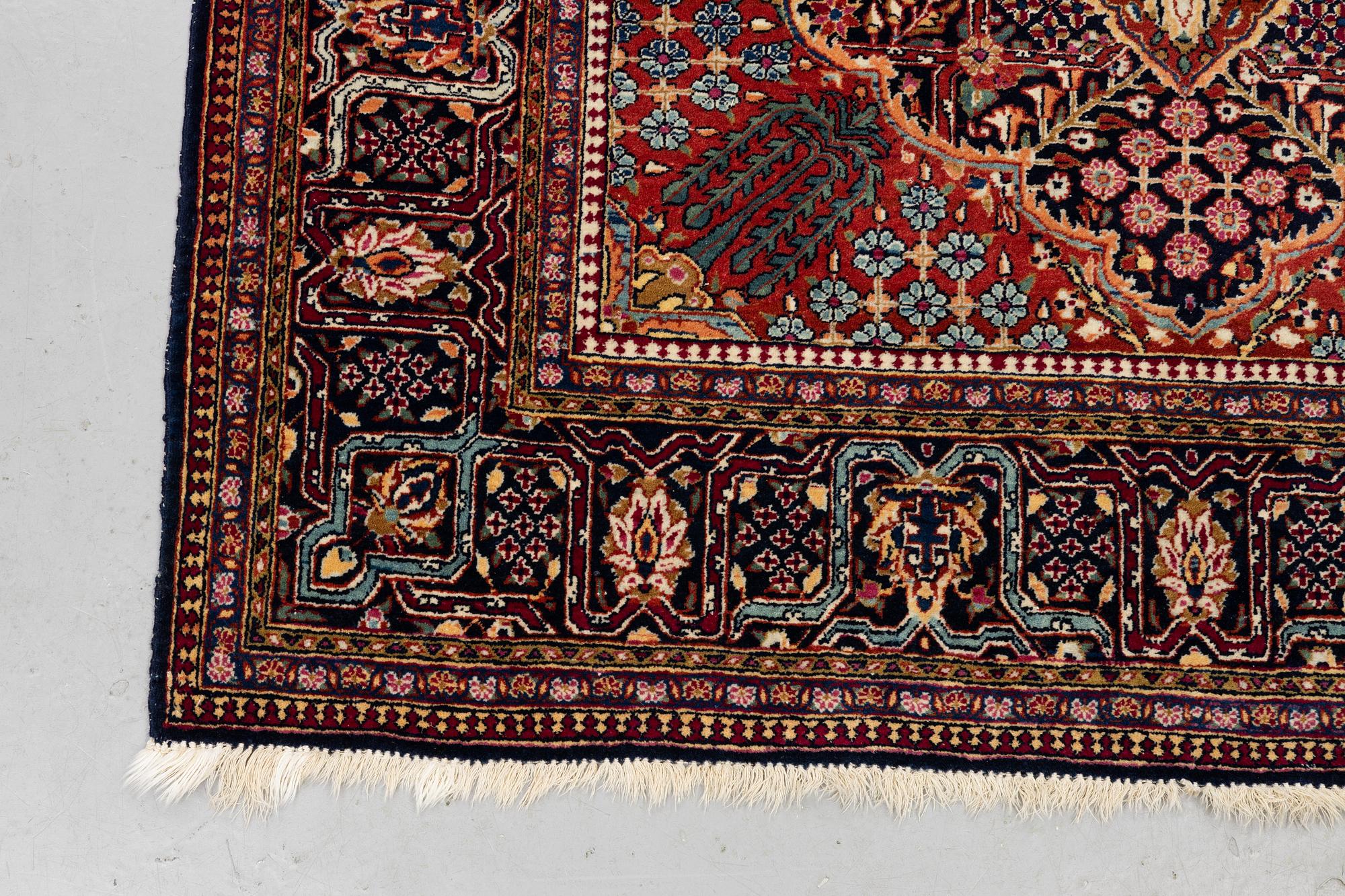 A rug, semi-antique Kashan, ca 216,5 x 140 cm.