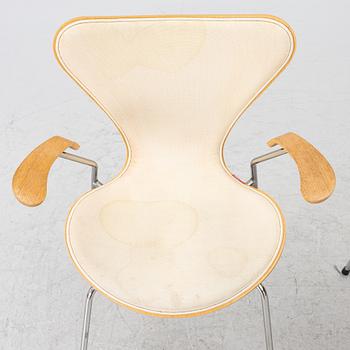 Arne Jacobsen, Armchairs, a pair, “The Seven”, Fritz Hansen, Denmark.