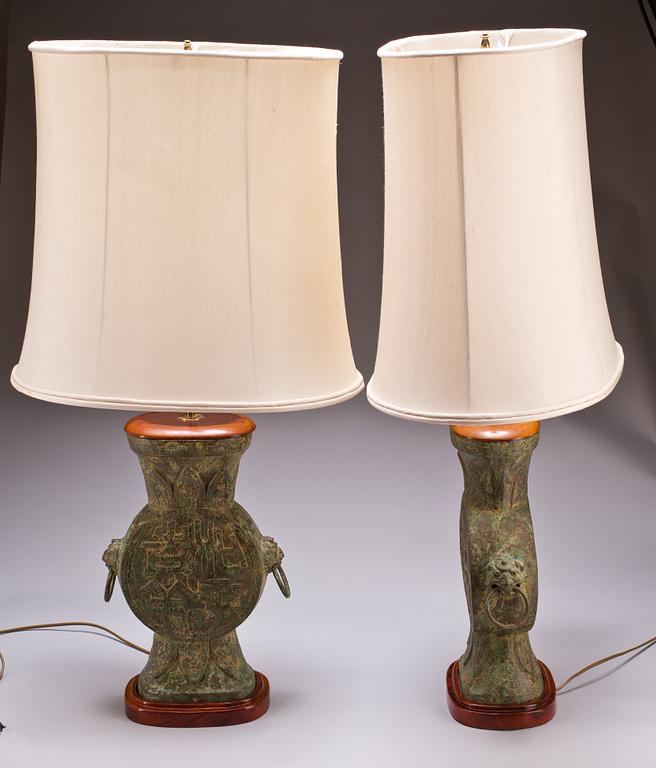 BORDSLAMPOR, 2 st, Kina. 1900-tal.