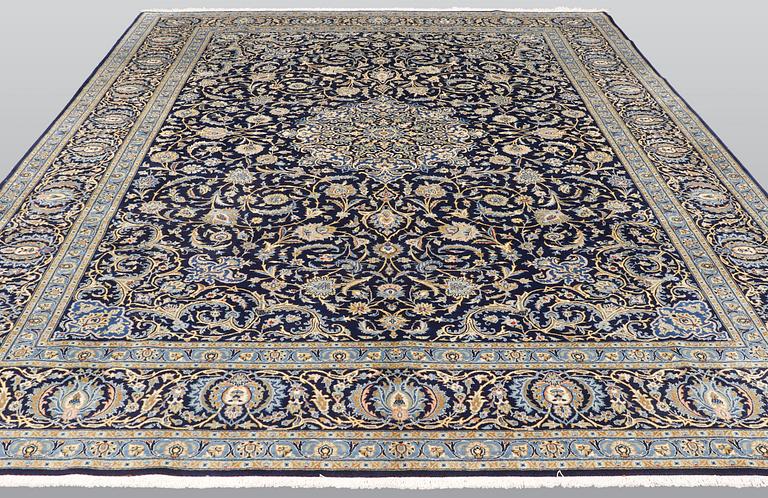 A carpet, Kashan, ca 423 x 313 cm.
