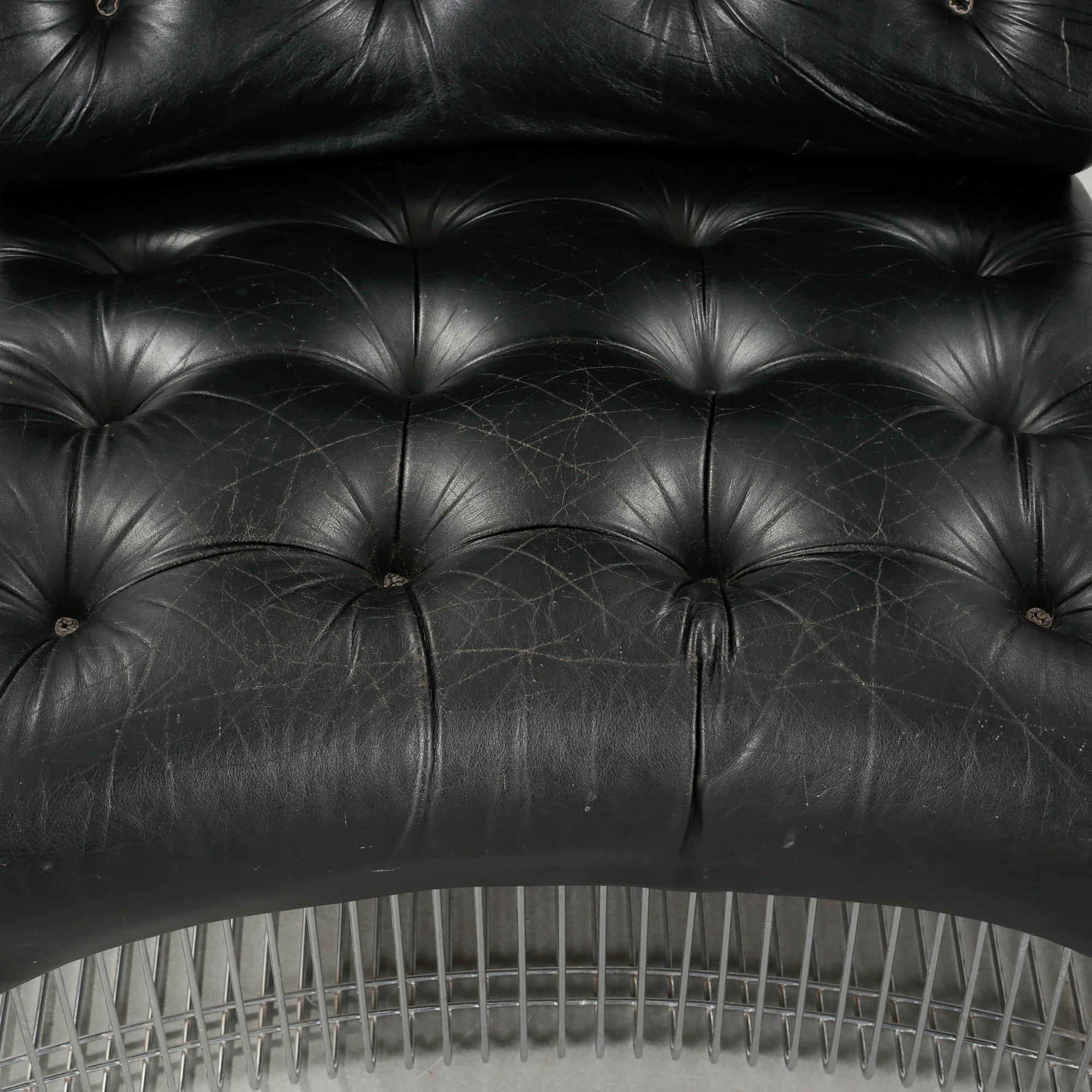 three "Pantonova Chairs".