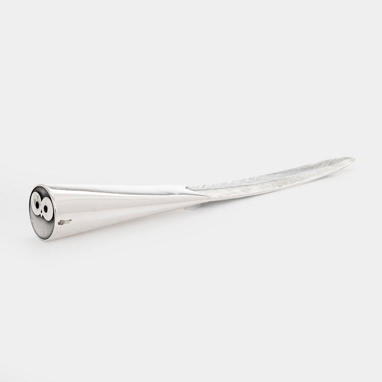Dekorationsföremål/brevkniv i form av fjäder, sterlingsilver, Lapponia 1984.