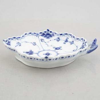 A 'Blue Fluted Half Lace' porcelain dish with handle, Royal Copenhagen, model 550, 1898-1923.