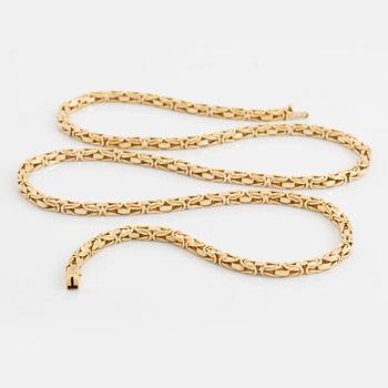 An 18K gold Meister necklace.