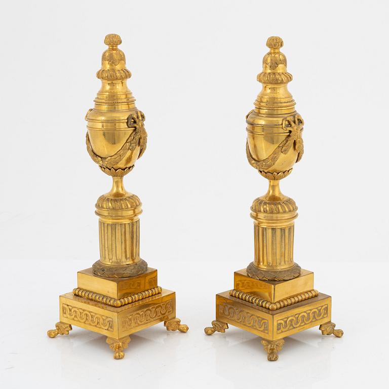 A pair of brass casolettes from AG Dufva, from around the year 1900.