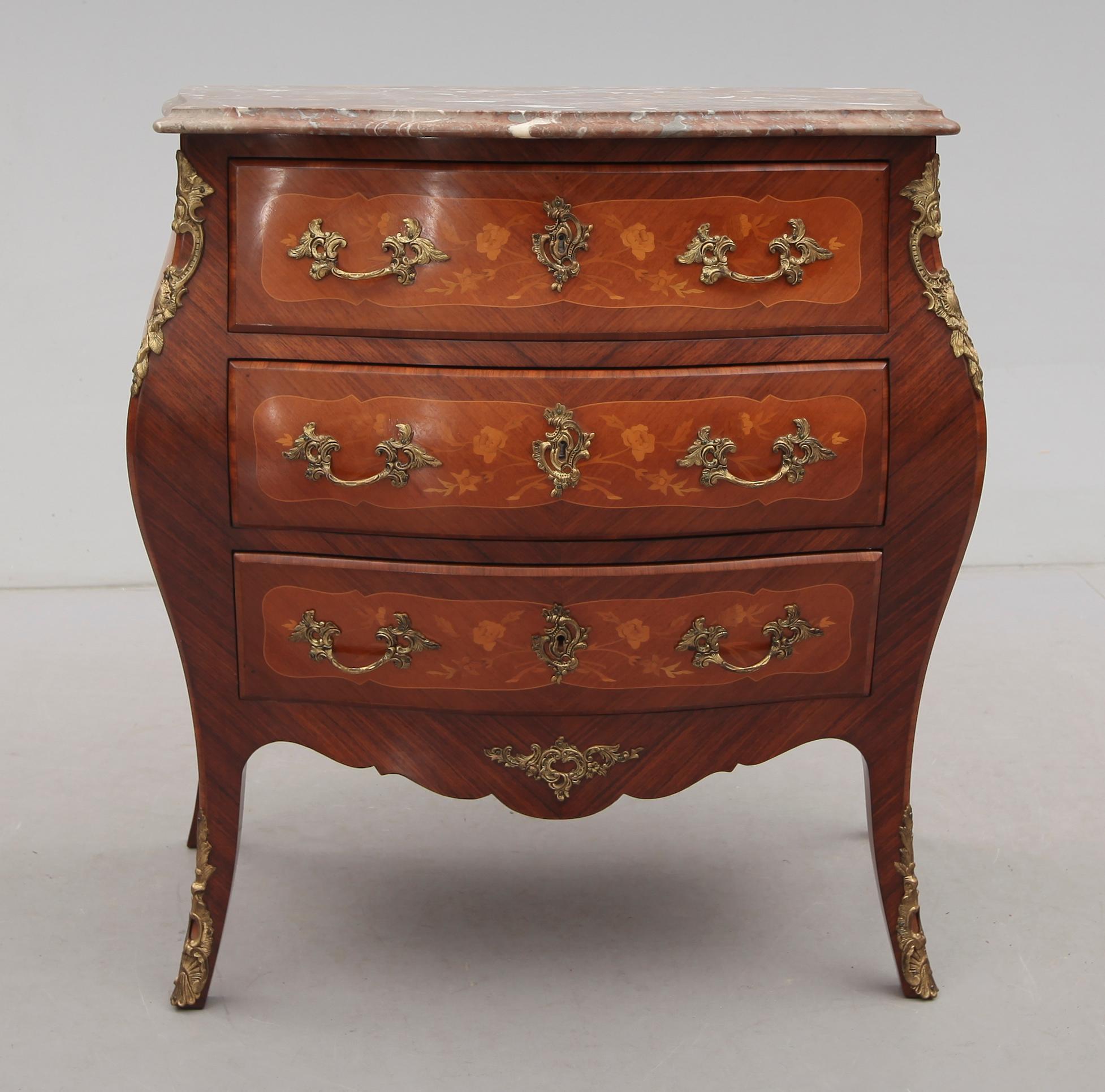 BYRÅ, rokokostil, 1900-talets mitt.