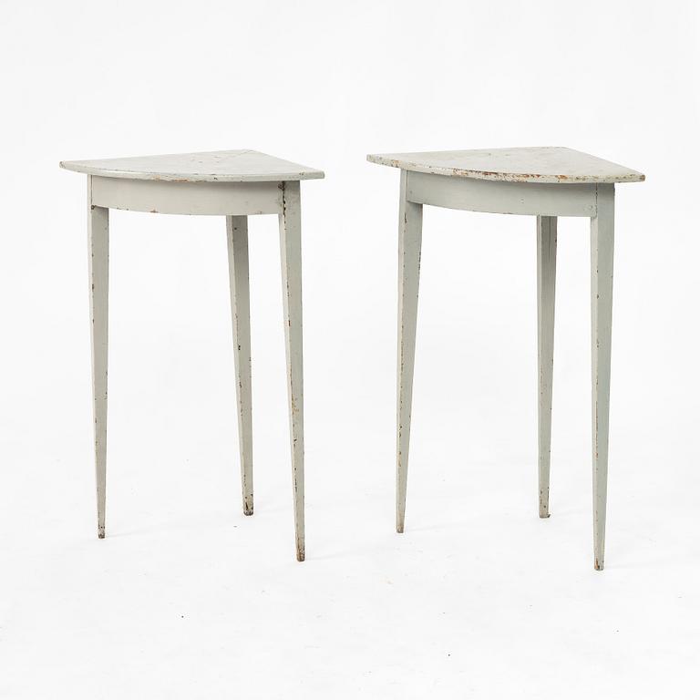 A pair of Gustavian corner tables, early 18th century.