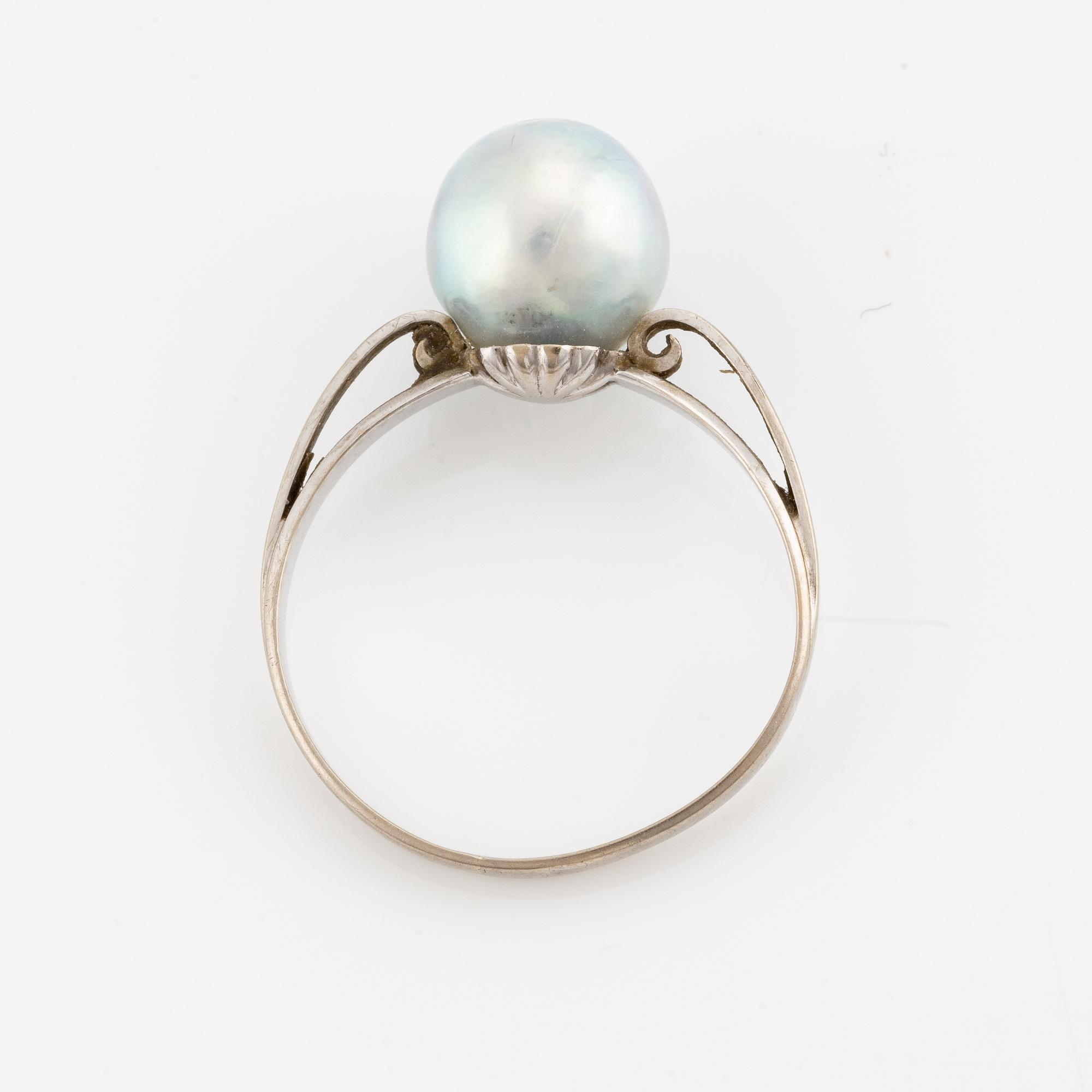 Ring, 18K vitguld med pärla.