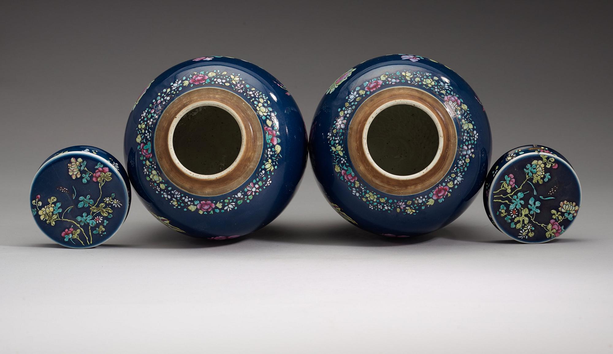A pair of famille rose and powder blue jars with covers, Qing dynastin, Qianlong (1736-95).