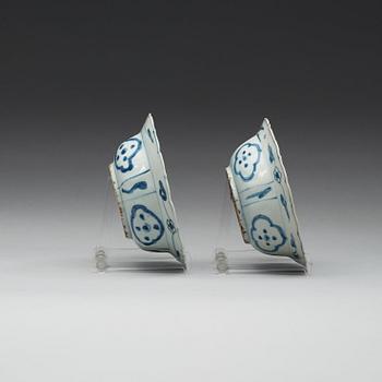 A pair of blue and white bowls, Ming dynasty, Wanli (1572-1620).