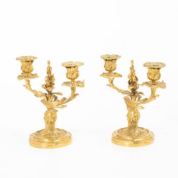 Kandelabrar, ett par, Louis XV-stil, Frankrike, sent 1800-tal.