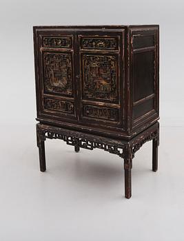 SKÅP, orientaliskt, 1900-talets första hälft.