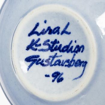 Lisa Larson, tekoppar, 5 st och assietter, 6 st, "Matilda", K-Studion, Gustavsberg 1996.