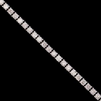 ARMBAND, 18K vitguld, 87 briljantslipade diamanter tot ca 3.10 ct.