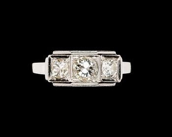 759. RING, tre briljantslipade diamanter, tot. 0.78 ct.