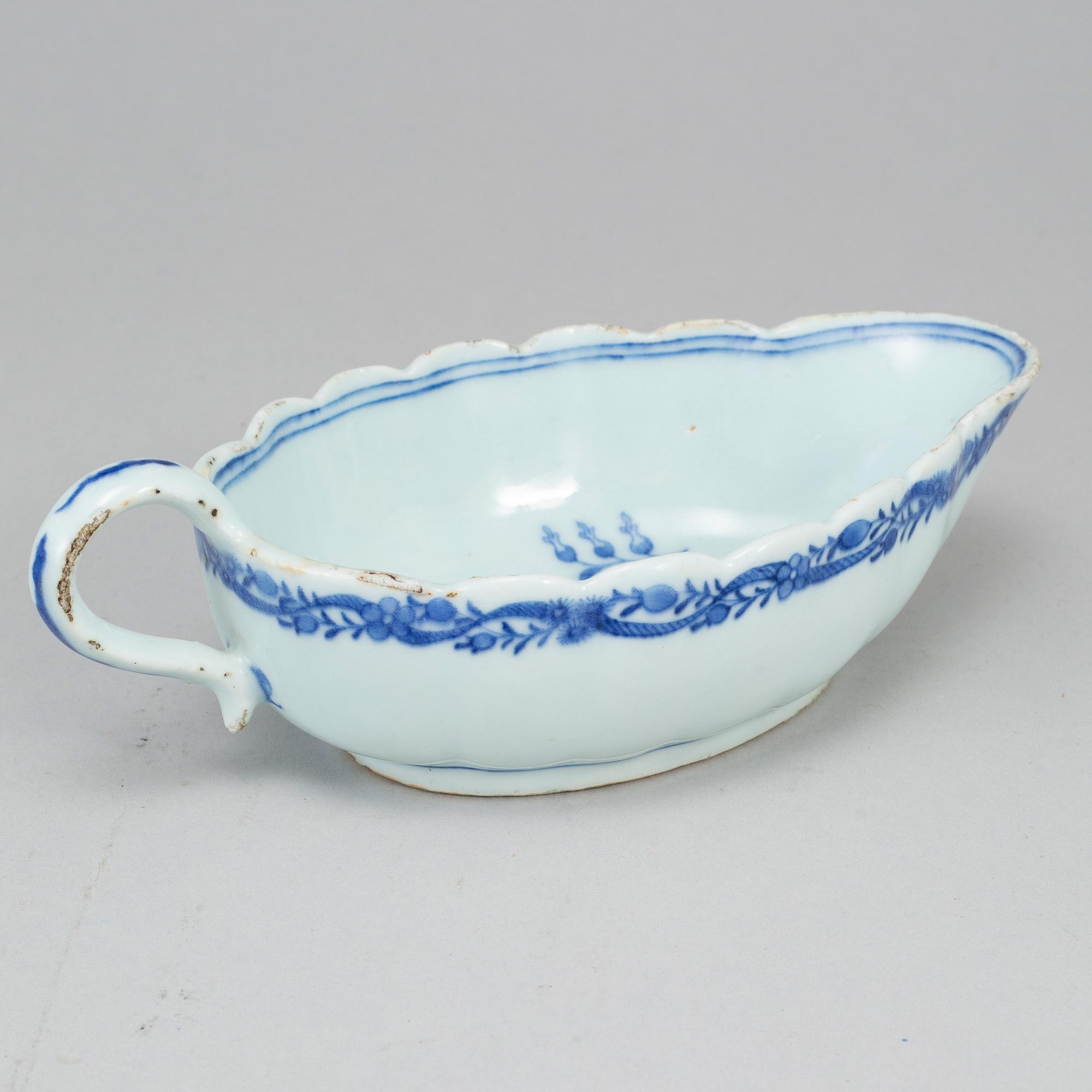 FAT, två stycken, samt SÅSSNIPA, kompaniporslin. Qingdynastin, Qianlong (1736-95).